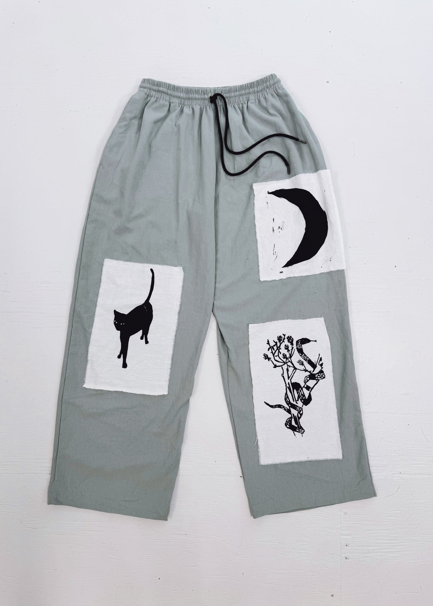 Mist Appliqué Crepe Pants in Size 1 (Fits Women's S/M, Men's XS/S)