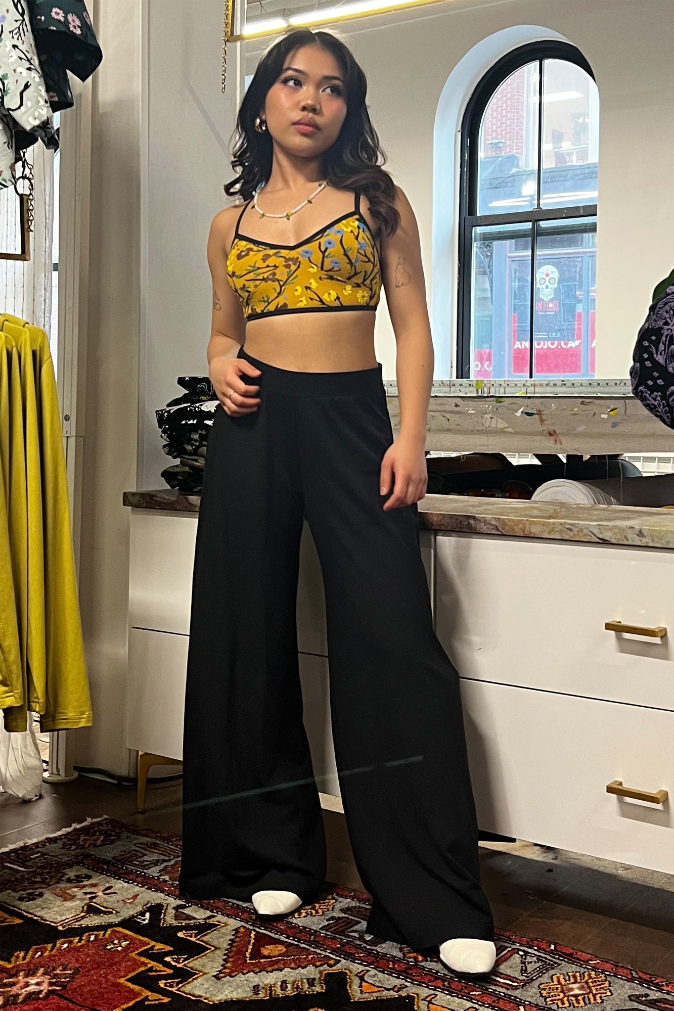 Black Low Waisted Wide Leg Pants (Size Small)